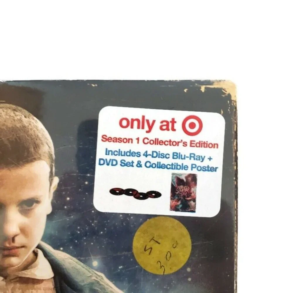 New Stranger Things Season 1 Blu-Ray DVD Target Exclusive VHS Packing & Poster - Picture 2 of 3
